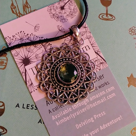 Peridot Medallion in Silver - Picture 6 of 8